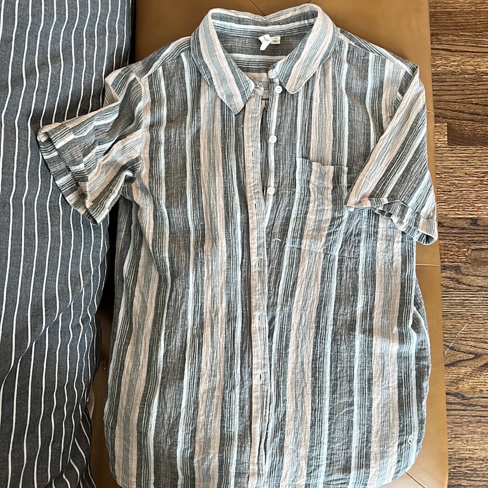 Treasure & Bond Linen Short Sleeve Button Up!